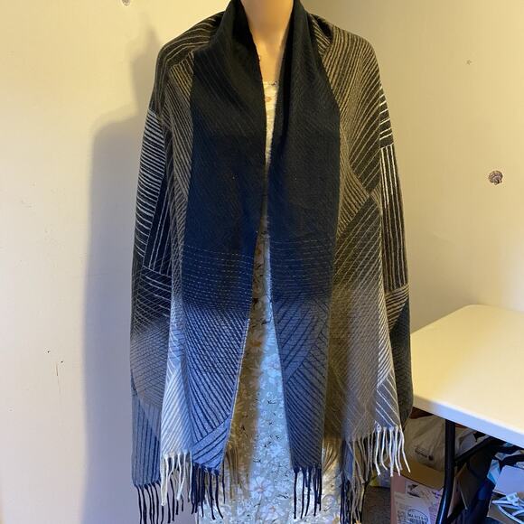 Pretty Persuasions Plaid Large Shawl Scarf Wrap Fringed Soft Reversible Western - Picture 2 of 7